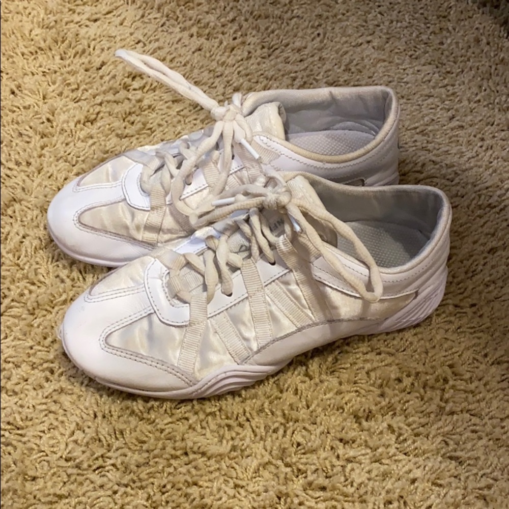 Nfinity Cheer shoe